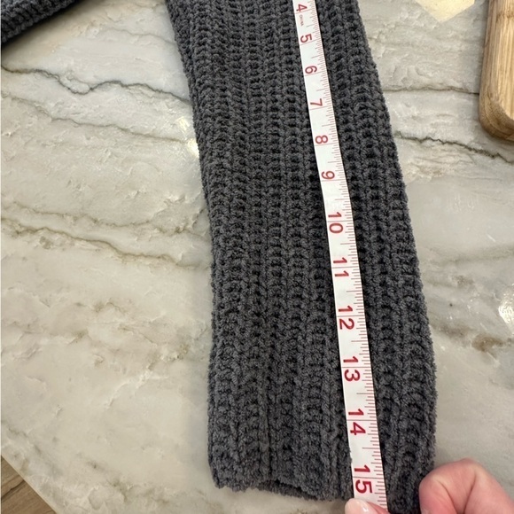 Cropped Long Sleeve with Cut Outs Sweater Women’s size Medium - Picture 10 of 12